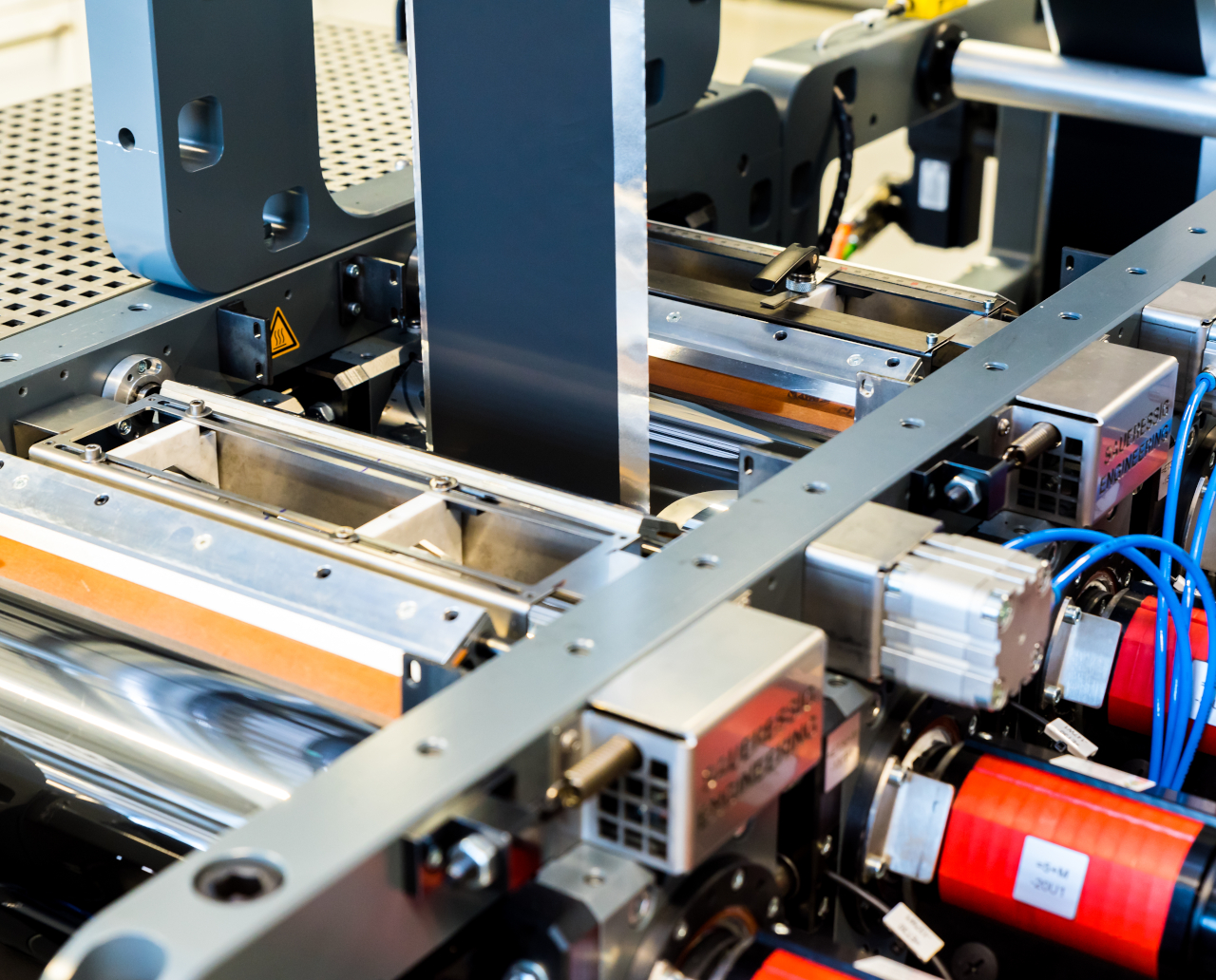 Sowohl Machbarkeitsstudien als auch Prozessentwicklungen zur Trockenbeschichtung können mit der Anlagentechnik am Fraunhofer IWS durchgeführt werden.